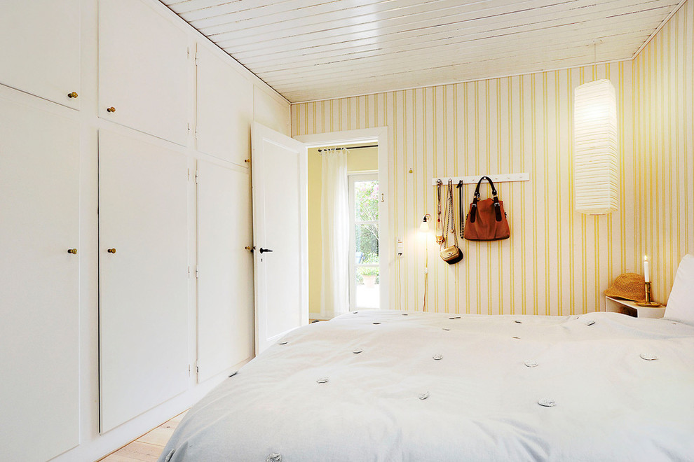 オーフスにある北欧スタイルのおしゃれな寝室
