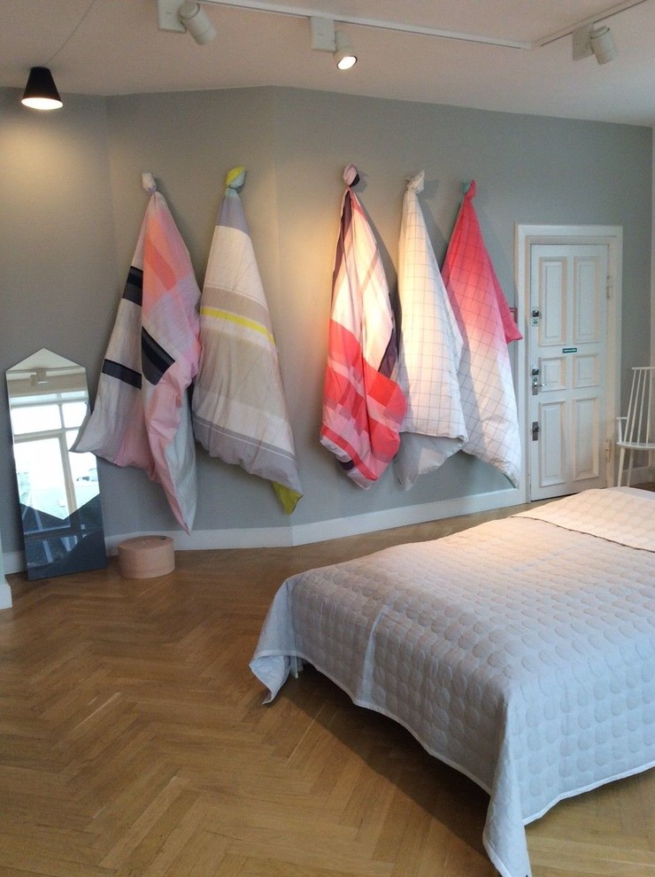 Design ideas for a scandinavian bedroom in Aalborg.