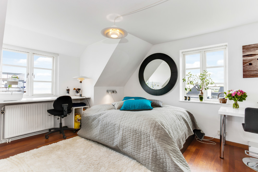 Medium sized scandi guest bedroom in Miami with white walls and medium hardwood flooring.