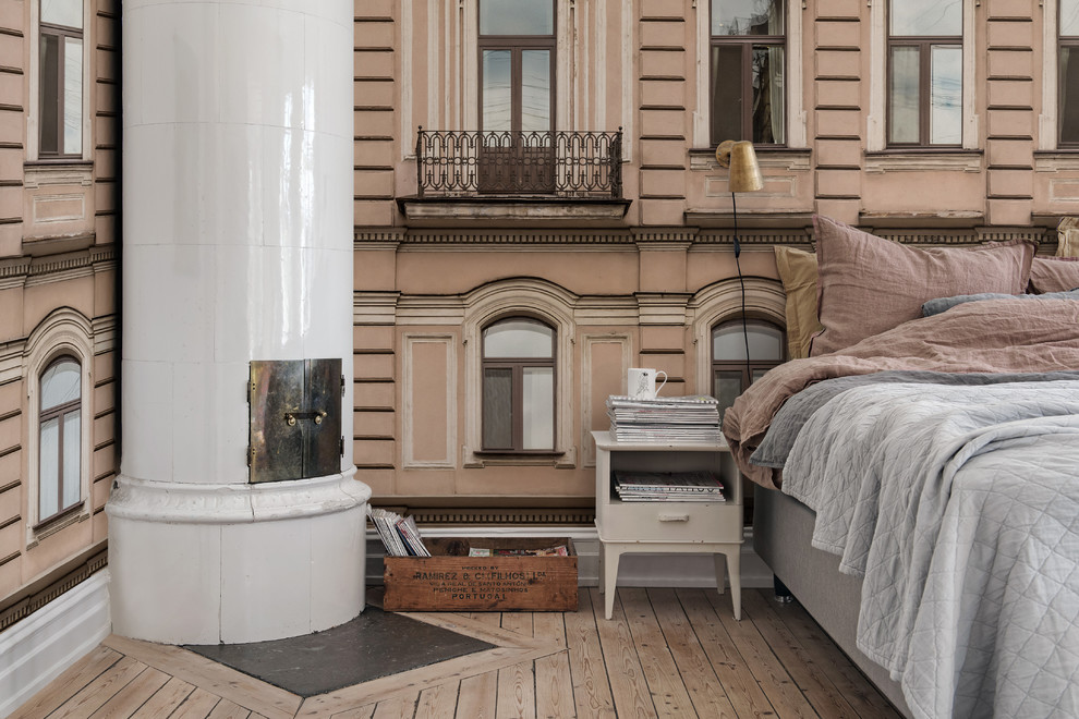 Example of a minimalist bedroom design in Gothenburg