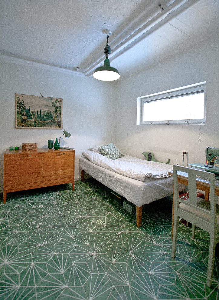 ヨーテボリにある地中海スタイルのおしゃれな寝室のレイアウト