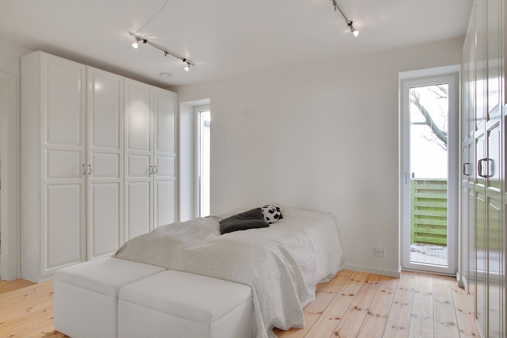 Scandinavian bedroom in Esbjerg.