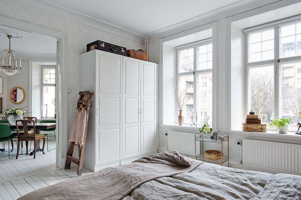 Ornate bedroom photo in Gothenburg