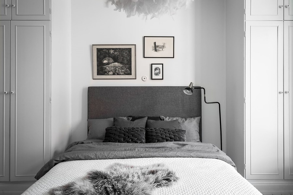 Inspiration for a scandinavian master bedroom in Gothenburg with white walls.