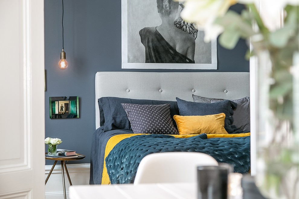 Bedroom - contemporary bedroom idea in Stockholm
