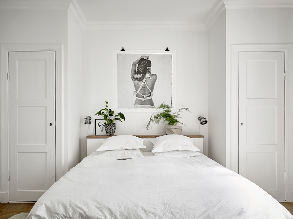 This is an example of a scandinavian bedroom in Gothenburg.