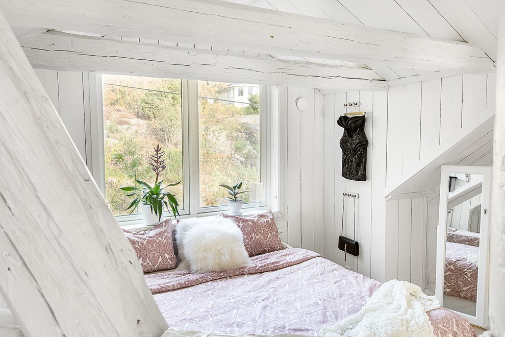 Example of a country bedroom design in Gothenburg