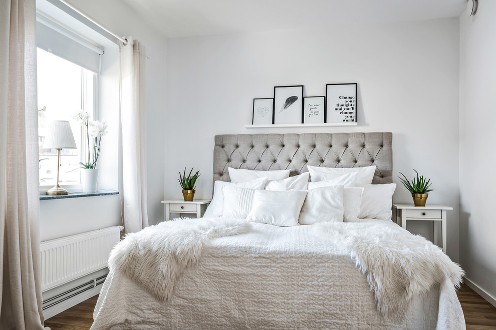 Inspiration for a mid-sized scandinavian master bedroom remodel in Gothenburg with white walls