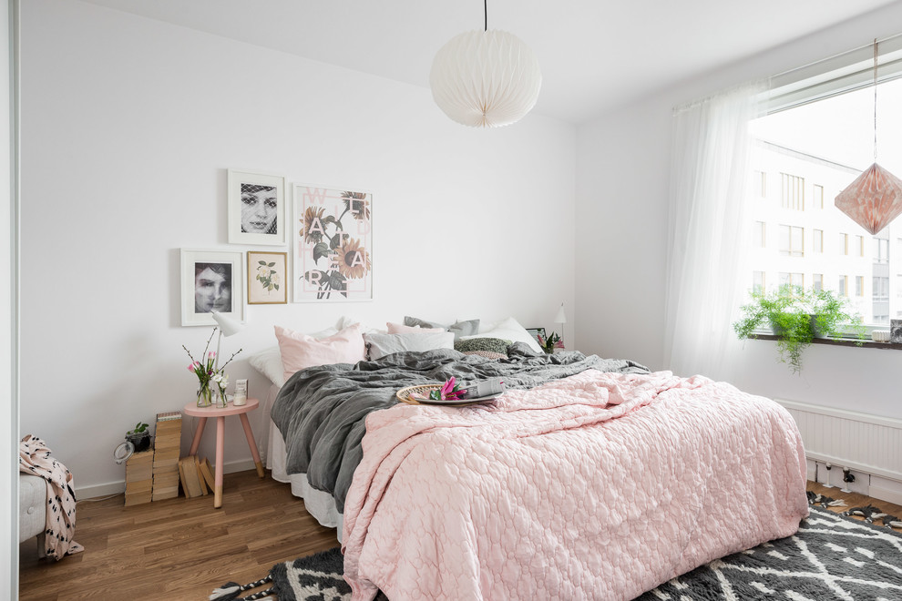 Design ideas for a contemporary bedroom in Gothenburg.