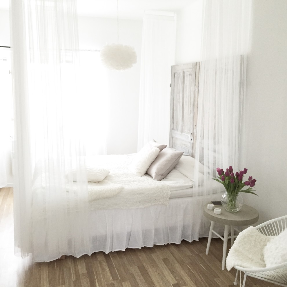 Bedroom - contemporary bedroom idea in Orebro