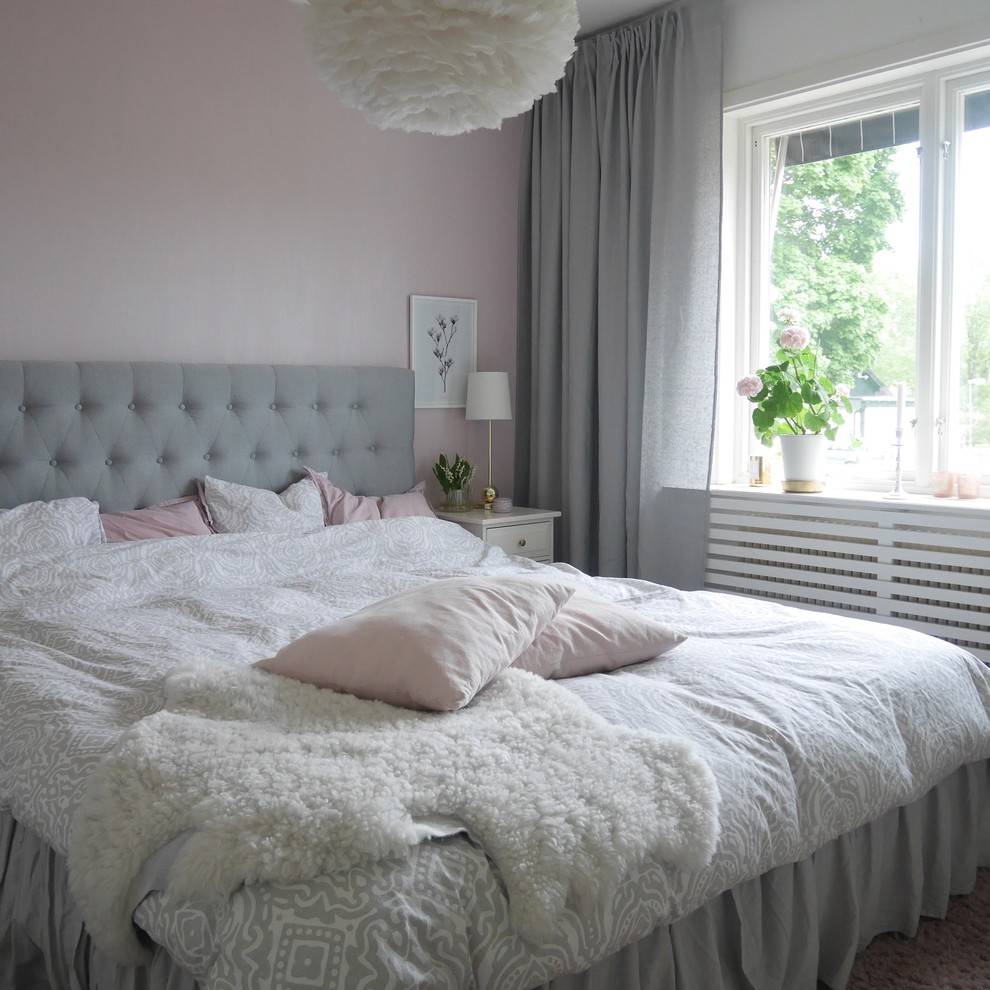 ストックホルムにある北欧スタイルのおしゃれな寝室