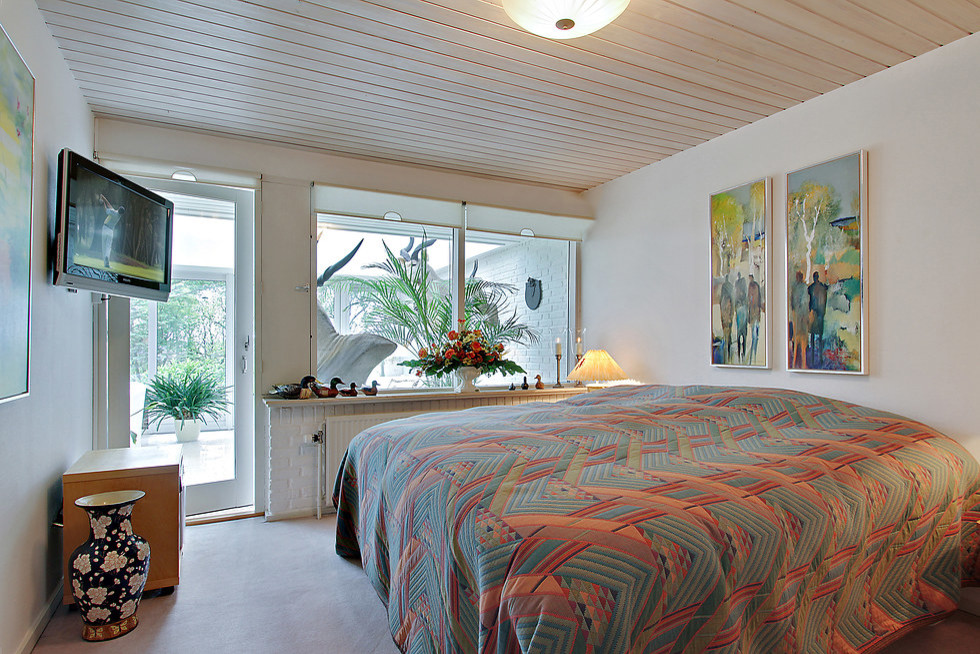 Photo of an eclectic bedroom in Aalborg.