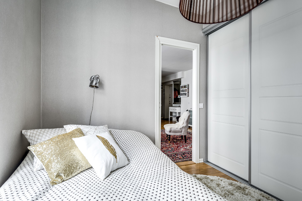 Skandinavisk inredning av ett sovrum