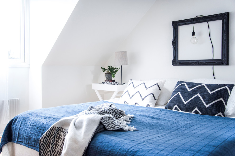 マルメにある北欧スタイルのおしゃれな寝室のレイアウト