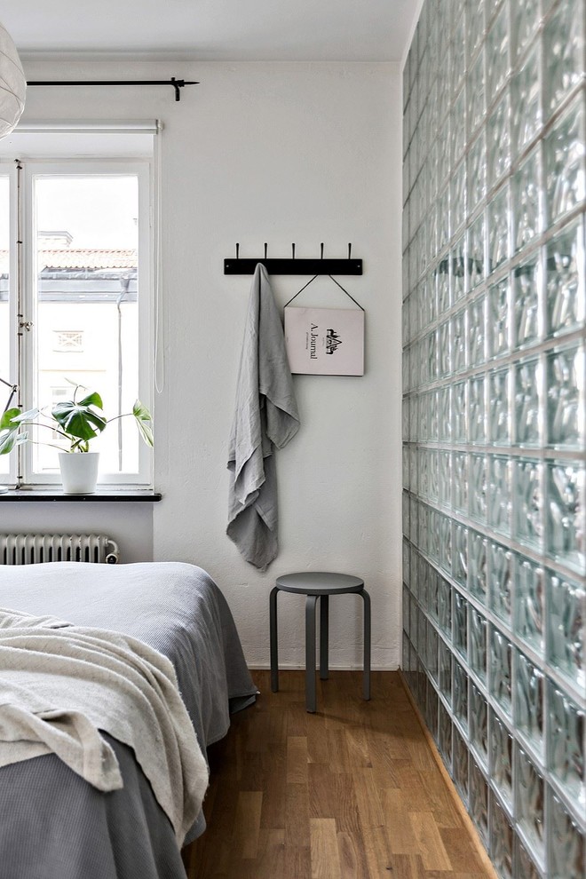 This is an example of a scandinavian bedroom in Stockholm.