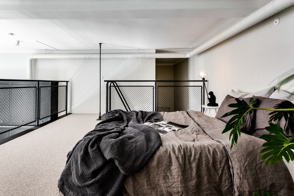 Пример оригинального дизайна: хозяйская спальня среднего размера в скандинавском стиле с серыми стенами и ковровым покрытием