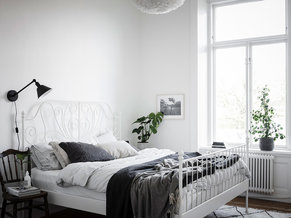 Bedroom - scandinavian bedroom idea in Gothenburg