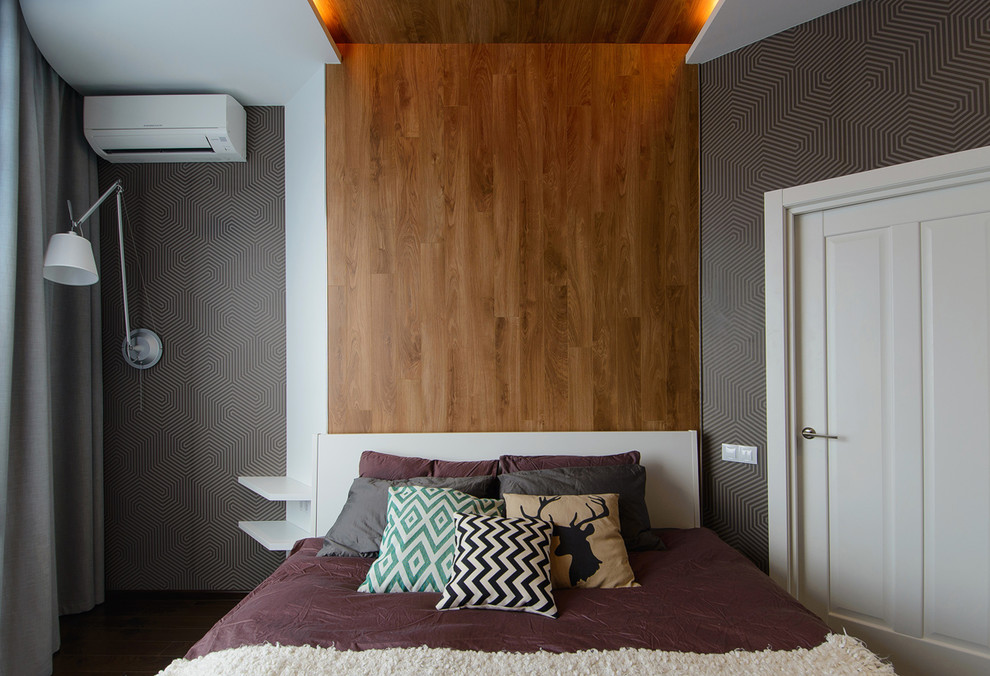 Inspiration for a small contemporary master bedroom in Novosibirsk with white walls, laminate floors and brown floors.