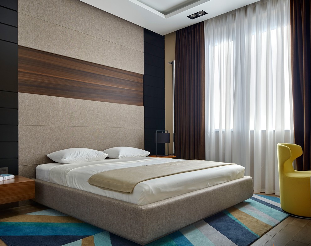 Идея дизайна: хозяйская спальня в современном стиле с ковровым покрытием