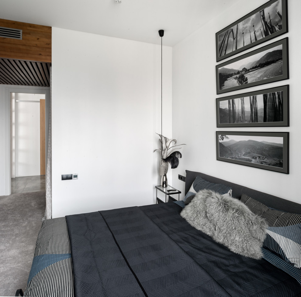 Kleines Maritimes Hauptschlafzimmer mit schwarzer Wandfarbe, Teppichboden und weißem Boden in Sonstige