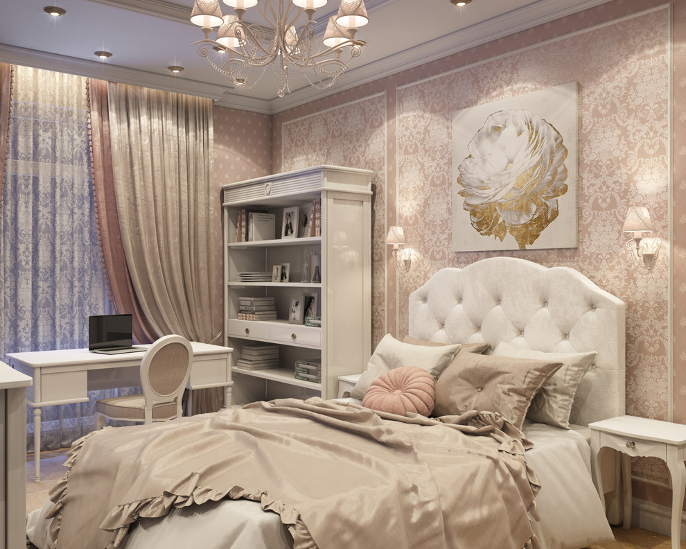 На фото: хозяйская спальня среднего размера в классическом стиле с розовыми стенами, светлым паркетным полом и бежевым полом с