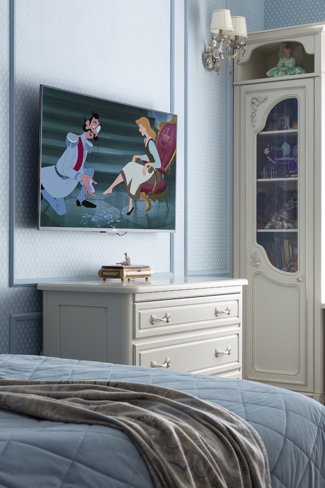 Источник вдохновения для домашнего уюта: спальня в стиле неоклассика (современная классика) с полом из керамической плитки