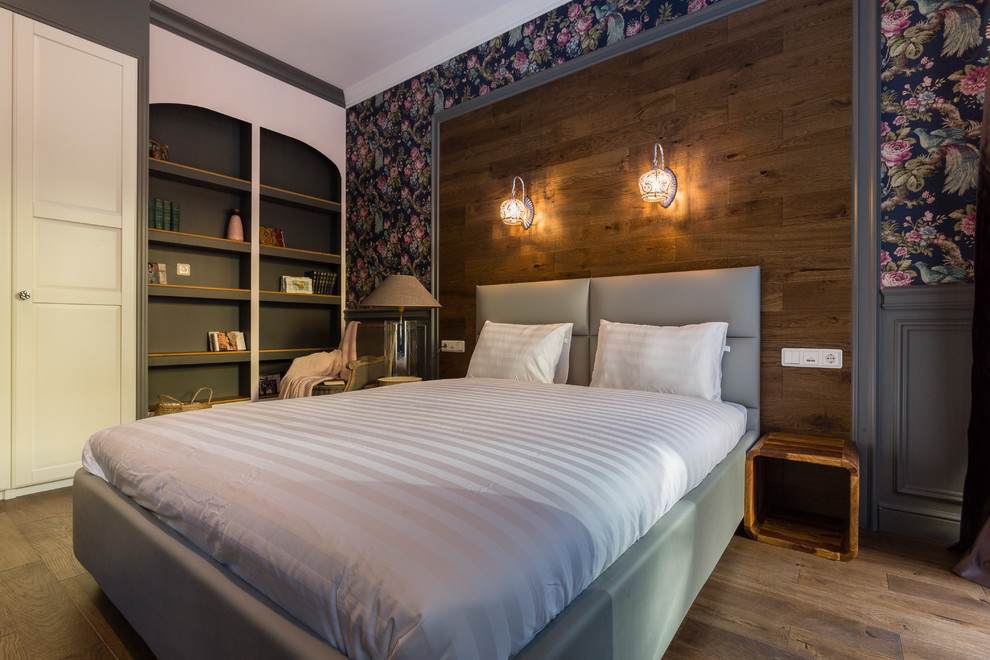 サンクトペテルブルクにあるトランジショナルスタイルのおしゃれな寝室