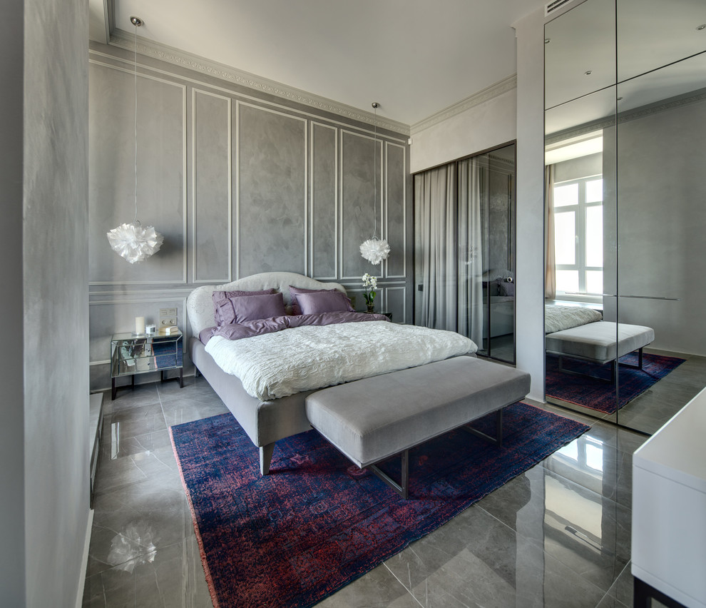 Источник вдохновения для домашнего уюта: спальня в стиле неоклассика (современная классика) с серыми стенами