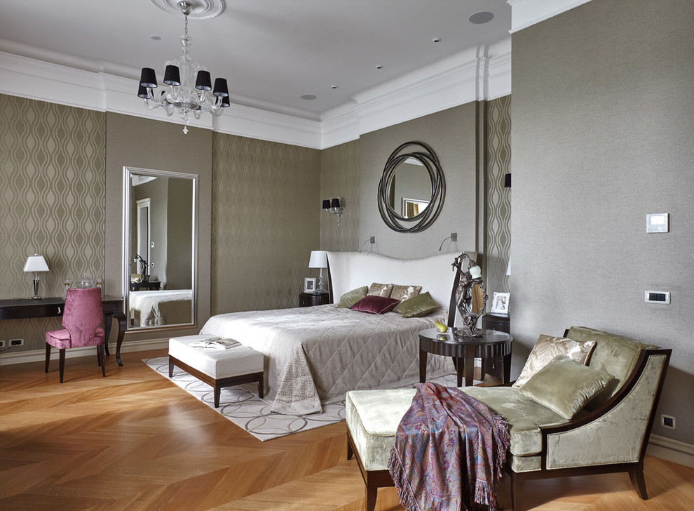 This is an example of a classic bedroom in Moscow.