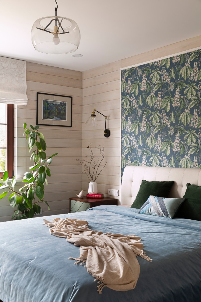 Imagen de dormitorio principal campestre de tamaño medio con paredes beige