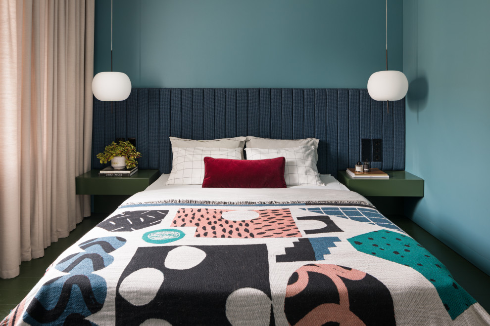 Imagen de habitación de invitados actual de tamaño medio con paredes azules