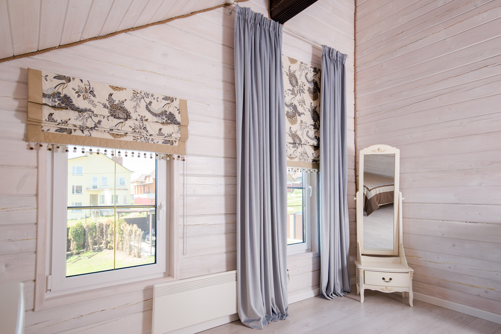 Imagen de dormitorio nórdico de tamaño medio con paredes beige y suelo beige