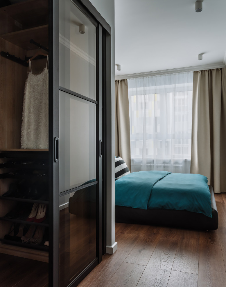 モスクワにあるコンテンポラリースタイルのおしゃれな寝室のインテリア
