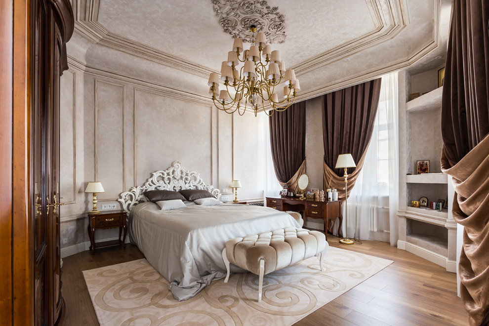 サンクトペテルブルクにあるトランジショナルスタイルのおしゃれな寝室