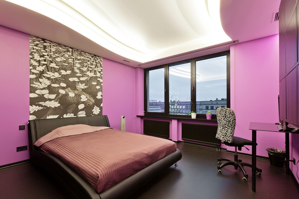 Esempio di una camera da letto design di medie dimensioni con pareti rosa