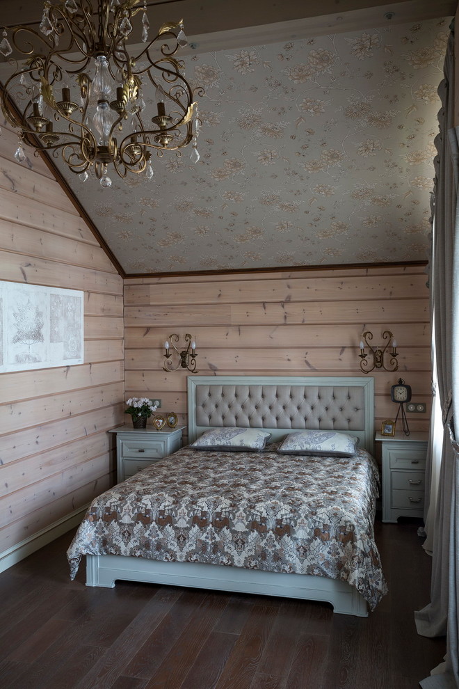 Пример оригинального дизайна: спальня на мансарде в стиле кантри