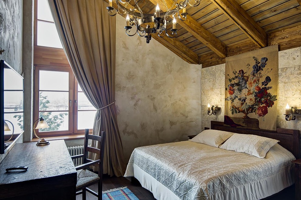 На фото: спальня в стиле кантри с бежевыми стенами