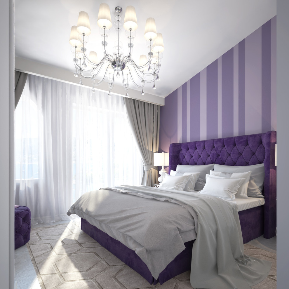 Esempio di una camera degli ospiti tradizionale di medie dimensioni con pareti viola, pavimento in marmo e pavimento bianco