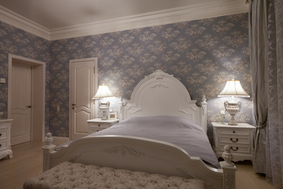 Bedroom - contemporary bedroom idea in Moscow