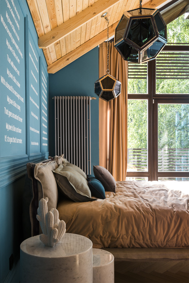Idee per una camera da letto eclettica con pareti blu