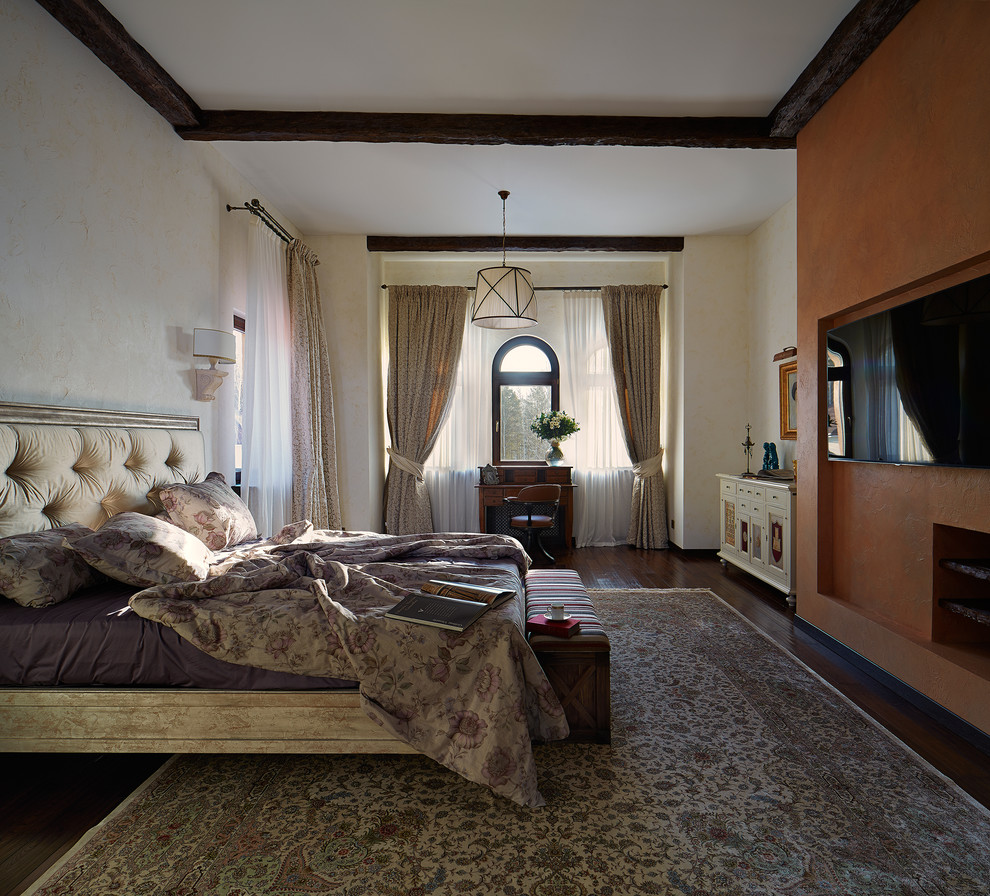 Пример оригинального дизайна: хозяйская спальня среднего размера в стиле кантри с белыми стенами и ковровым покрытием без камина