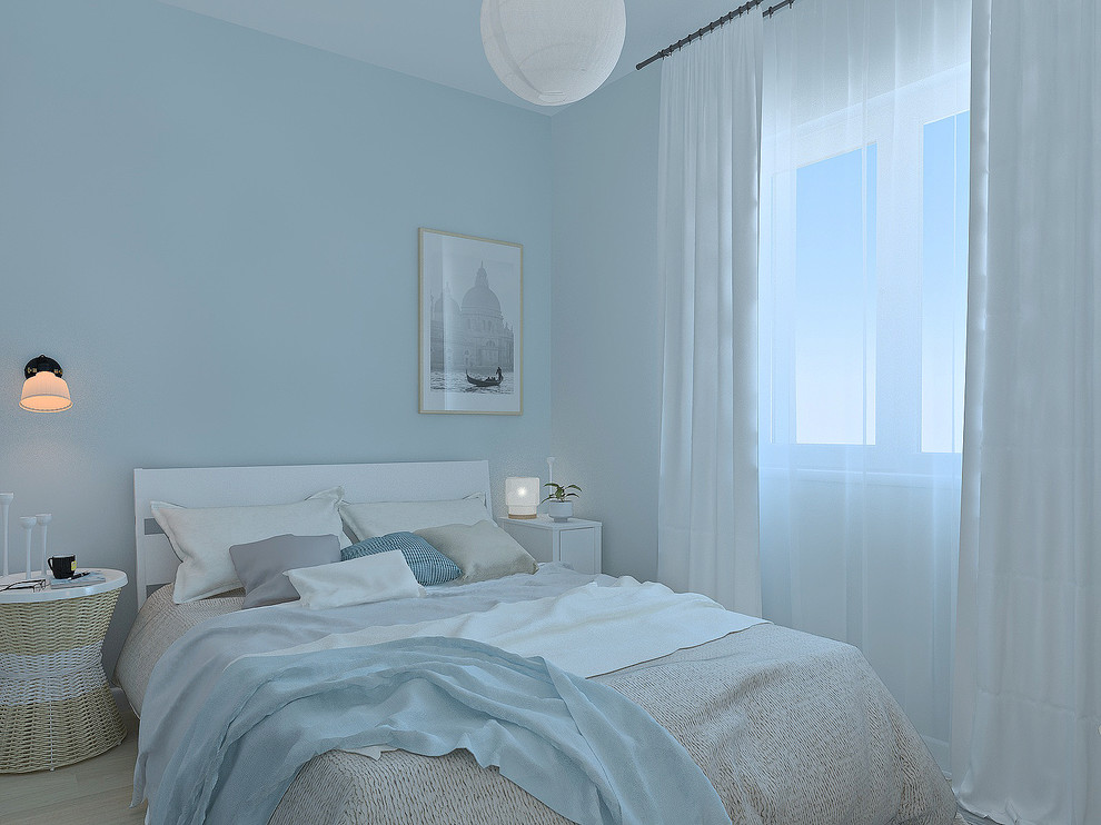 Свежая идея для дизайна: маленькая хозяйская спальня в скандинавском стиле с синими стенами и полом из ламината для на участке и в саду - отличное фото интерьера