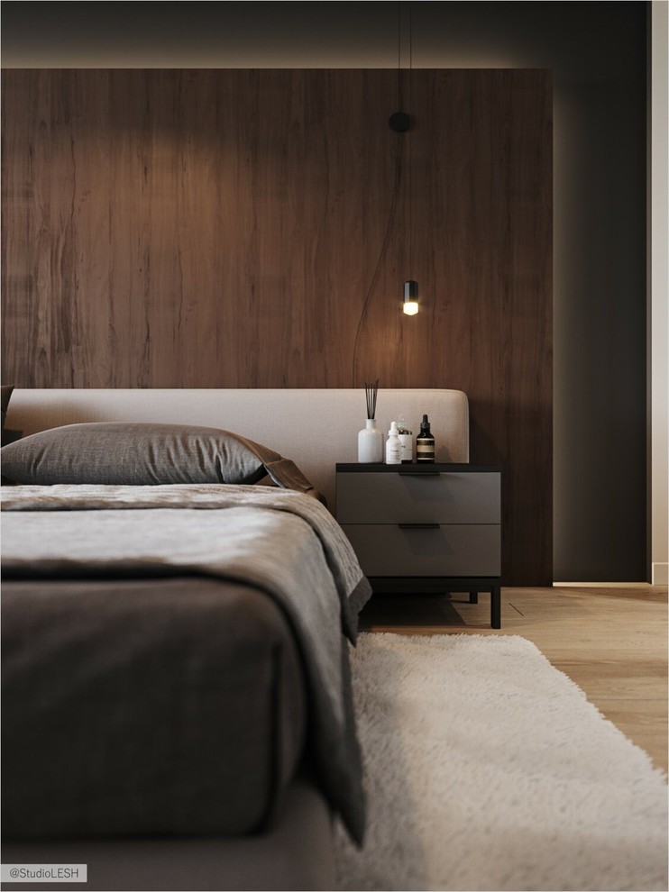 Ejemplo de dormitorio principal contemporáneo grande con paredes beige, suelo laminado y suelo beige