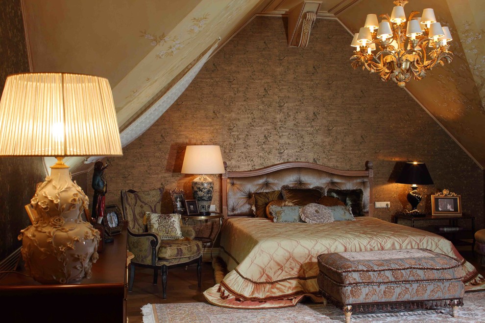На фото: спальня в викторианском стиле с