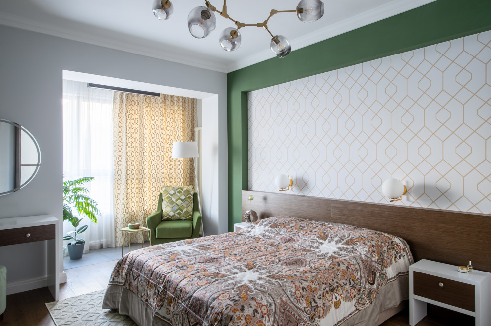 Идея дизайна: хозяйская спальня среднего размера в скандинавском стиле с разноцветными стенами, паркетным полом среднего тона и коричневым полом