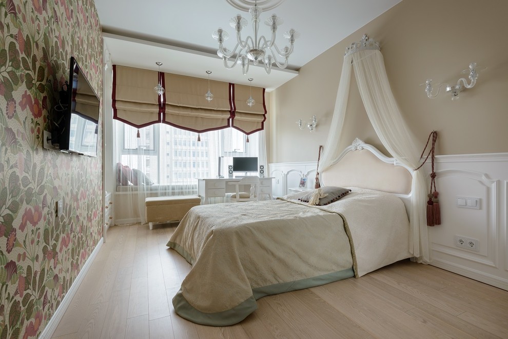 На фото: спальня в стиле неоклассика (современная классика) с бежевыми стенами, светлым паркетным полом и бежевым полом без камина