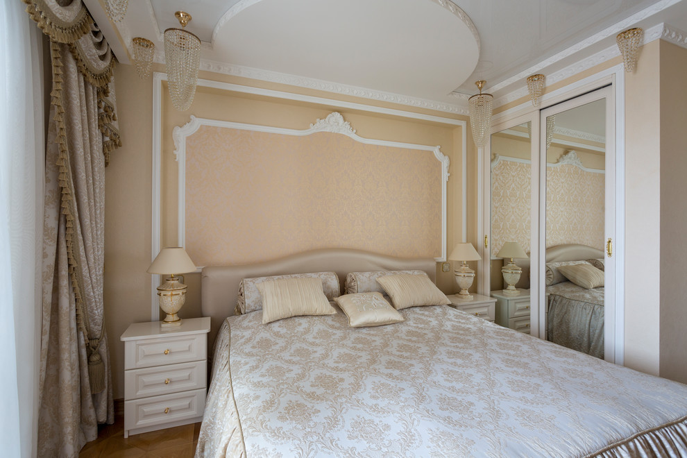Пример оригинального дизайна: спальня среднего размера в классическом стиле