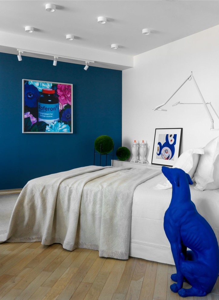 Esempio di una camera da letto contemporanea con pareti bianche e pavimento beige