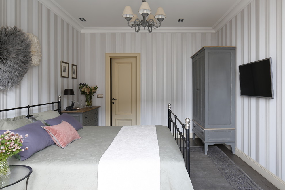 Свежая идея для дизайна: спальня в скандинавском стиле с кроватью в нише - отличное фото интерьера