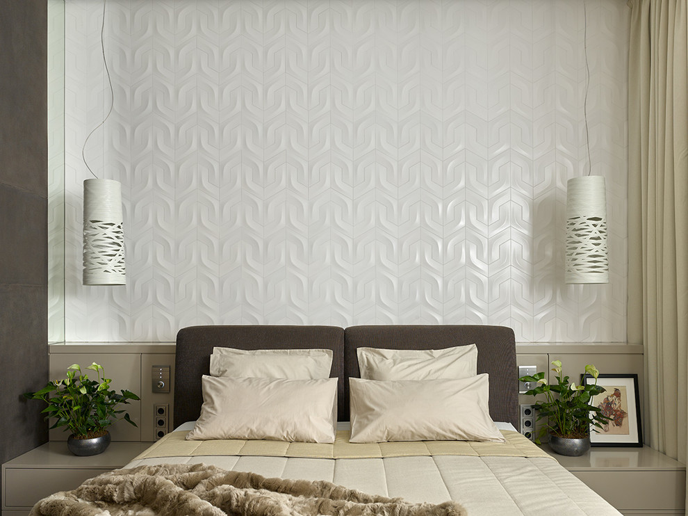 Идея дизайна: хозяйская спальня в современном стиле с белыми стенами